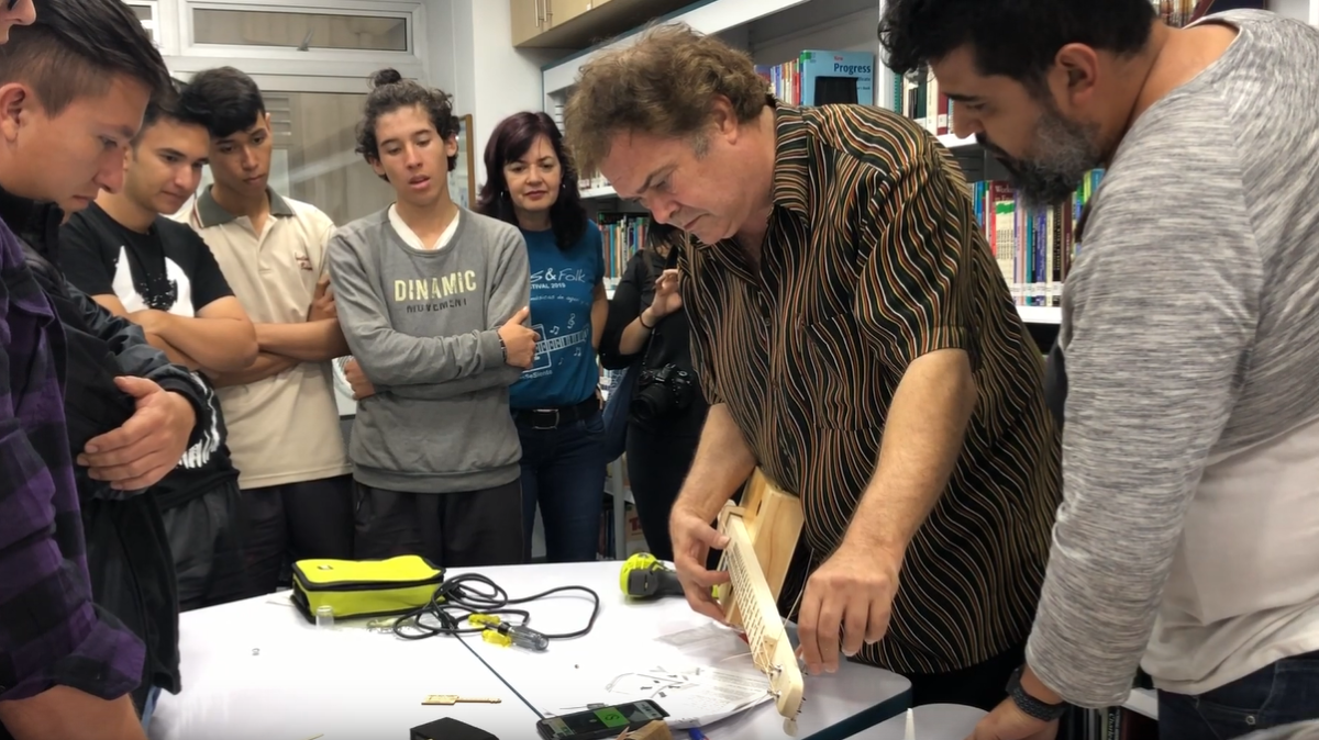 Steve Arvey Teaches CBG-Building Class in Colombia